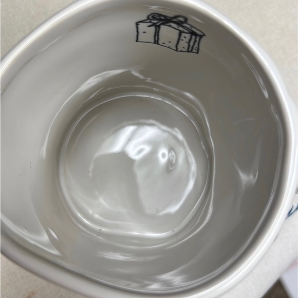 Are Dunn Christmas Mug - Picture 3 of 4